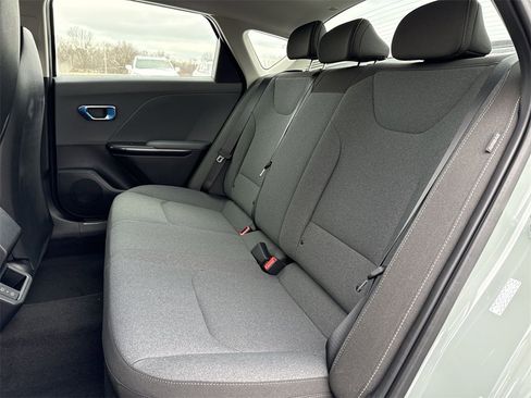 New 2025 Kia K4 LXS image 24