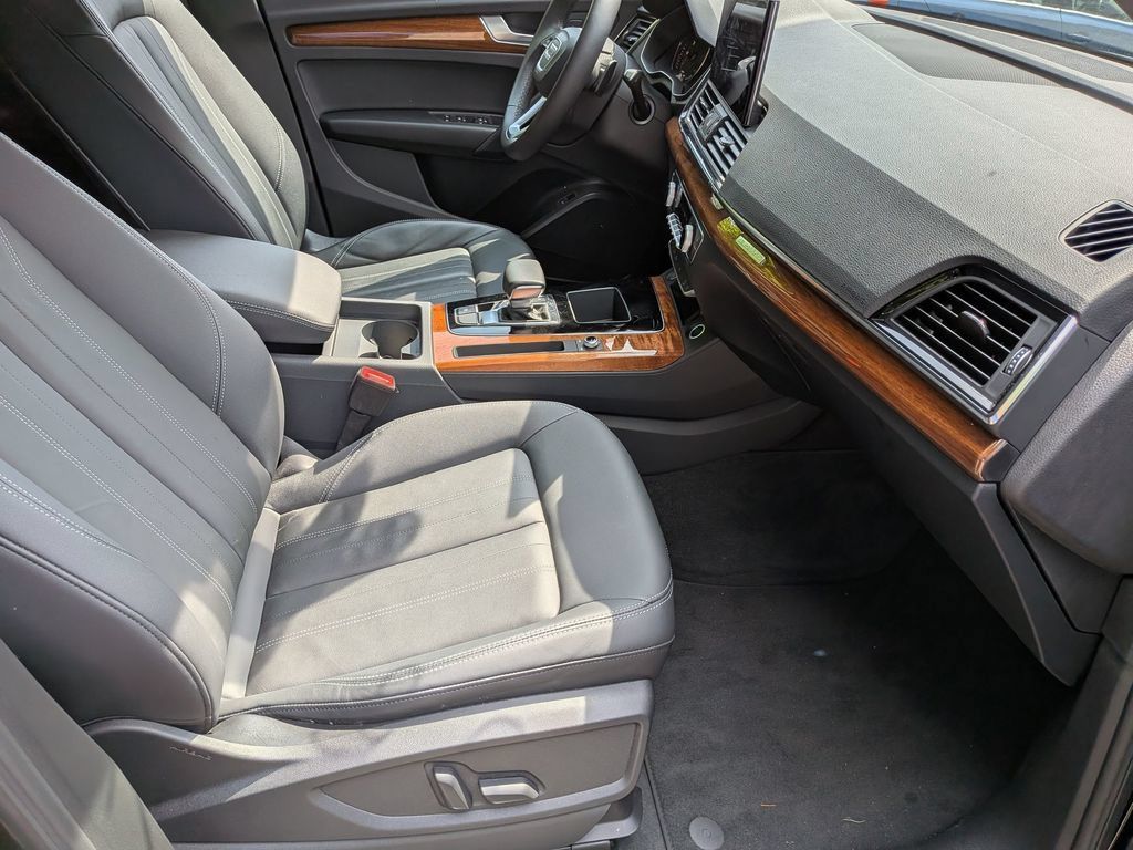 Used 2023 Audi Q5 Premium Plus w/ Convenience Package AWD/4WD image 34