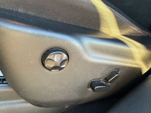 Used 2020 Jeep Grand Cherokee Altitude image 23