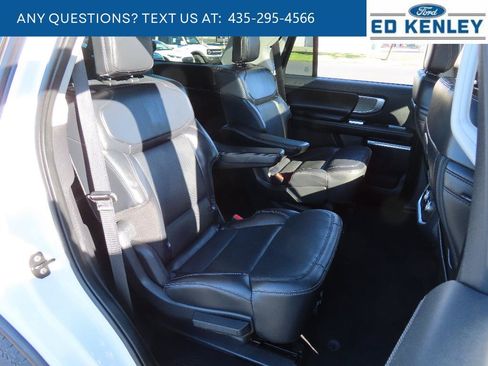 Used 2025 Ford Expedition Platinum AWD/4WD image 32