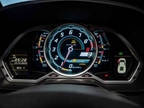 Used 2015 Lamborghini Aventador LP 700-4 image 25