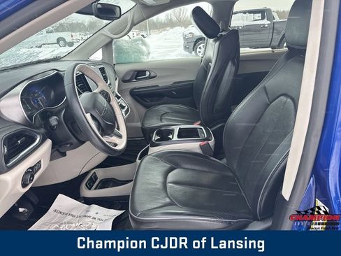 Used 2019 Chrysler Pacifica Limited image 19