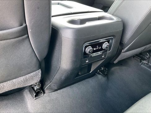 Used 2024 Chevrolet Suburban LT RWD image 34