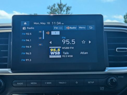 Used 2025 Hyundai Venue SEL FWD image 19