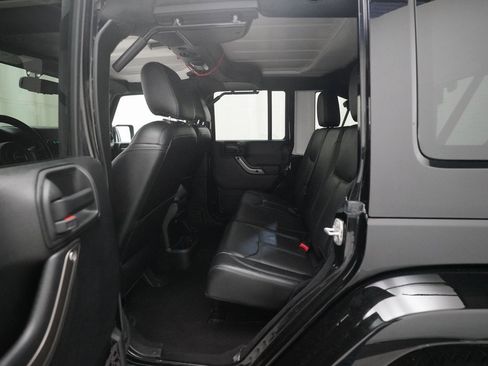 Used 2018 Jeep Wrangler Unlimited Altitude image 15