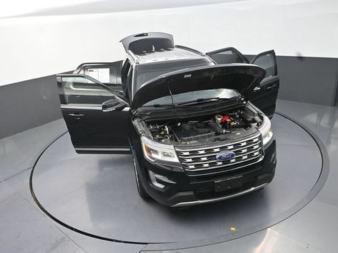 Used 2017 Ford Explorer XLT w/ Equipment Group 201A FWD image 31