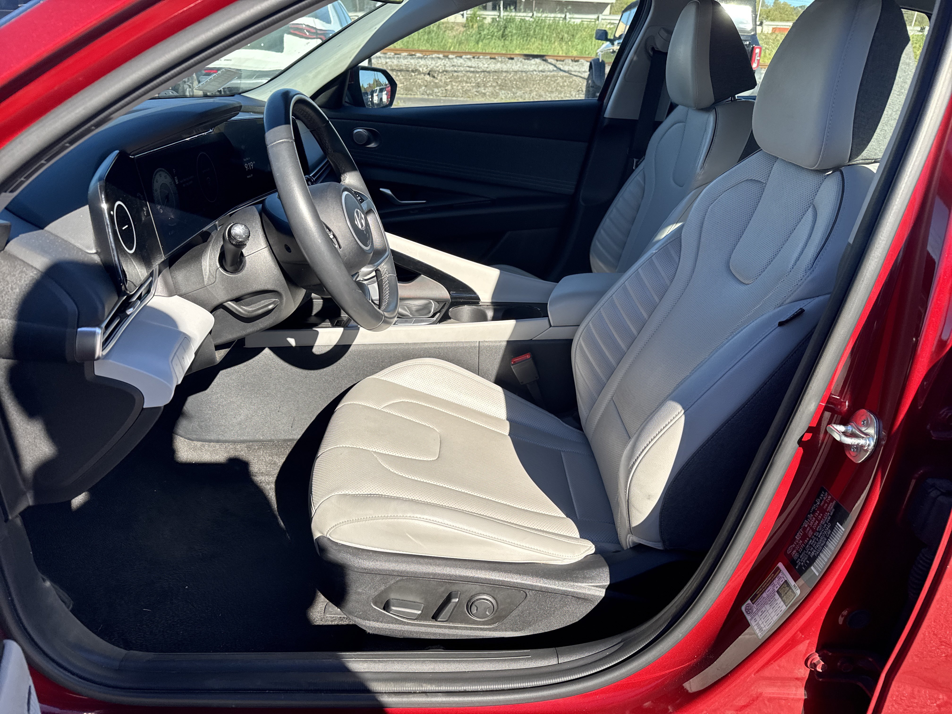 Used 2024 Hyundai Elantra Limited FWD image 4
