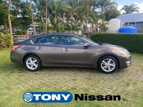 Used 2014 Nissan Altima 2.5 SV w/ Convenience Package FWD image 8