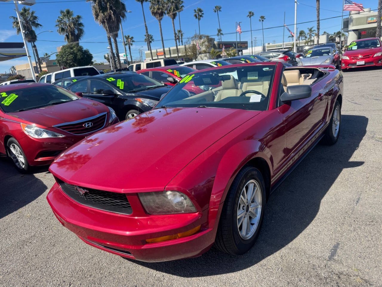 Used 2006 Ford Mustang Convertible RWD image 2