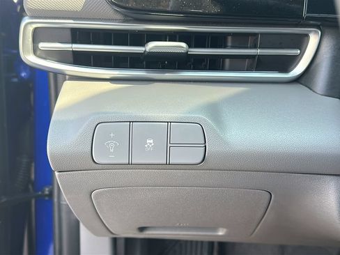 Used 2025 Hyundai Elantra SEL FWD image 21