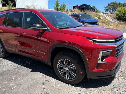 New 2026 Chevrolet Traverse LT w/ Driver Confidence Package AWD/4WD image 3