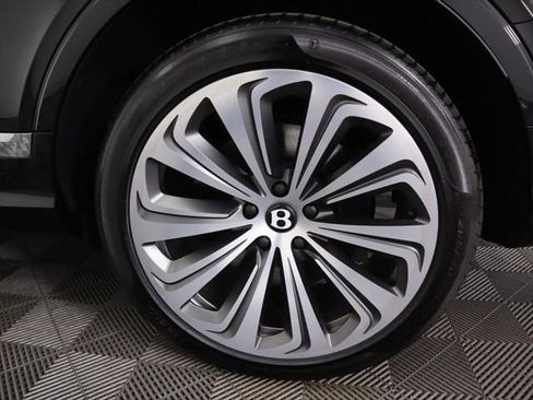 New 2025 Bentley Bentayga image 32