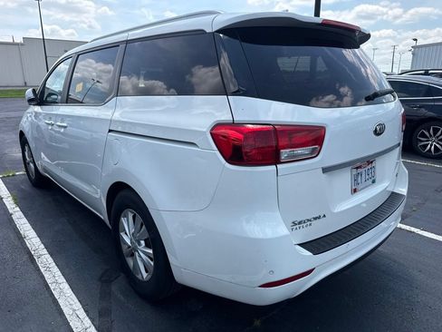 Used 2016 Kia Sedona LX w/ LX Convenience Package FWD image 4