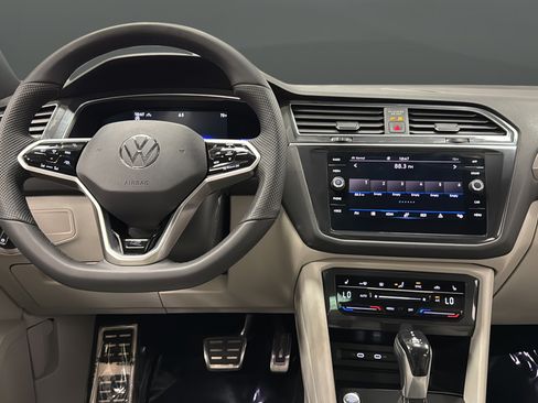 Used 2022 Volkswagen Tiguan SE R-Line AWD/4WD image 11