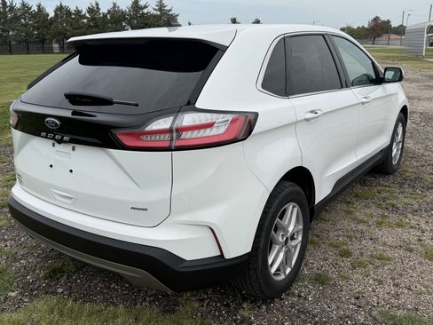 Used 2024 Ford Edge SEL w/ Convenience Package AWD/4WD image 3