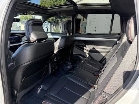 Used 2024 Jeep Wagoneer Launch Edition image 16