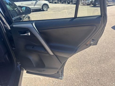 Used 2018 Toyota RAV4 XLE AWD/4WD image 15