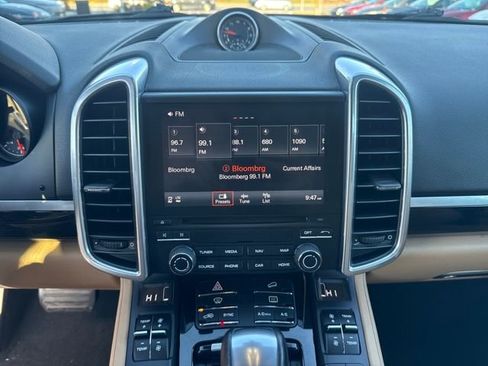 Used 2018 Porsche Cayenne Platinum Edition image 18