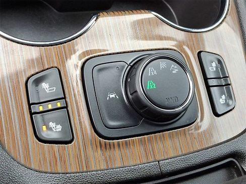 Used 2022 GMC Acadia SLE w/ Driver Convenience Package image 24