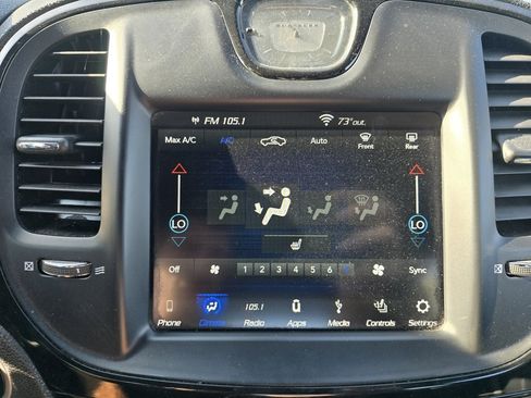 Used 2019 Chrysler 300 S image 18