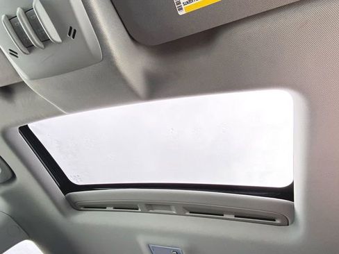 Used 2020 Chevrolet Trax LT w/ Sun & Sound Package image 18