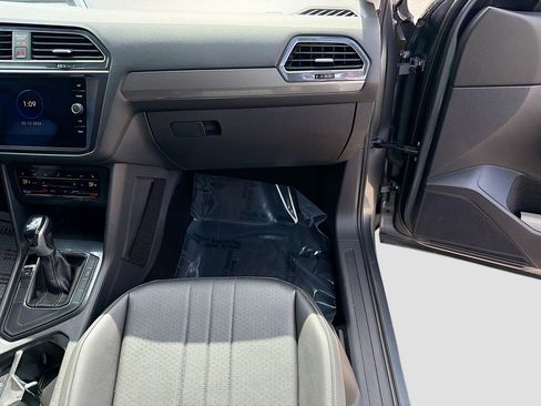 Used 2022 Volkswagen Tiguan SE image 17
