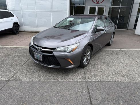 Used 2017 Toyota Camry SE FWD image 2