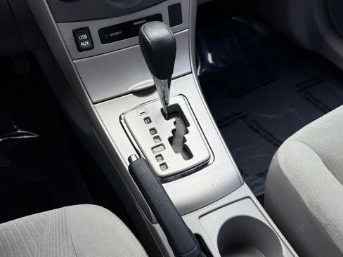 Used 2013 Toyota Corolla LE FWD image 31