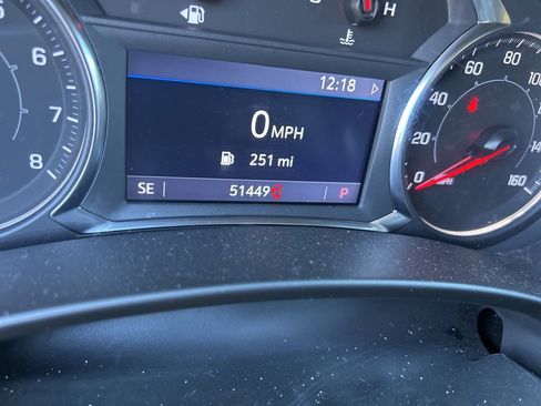 Used 2024 GMC Terrain SLT image 4