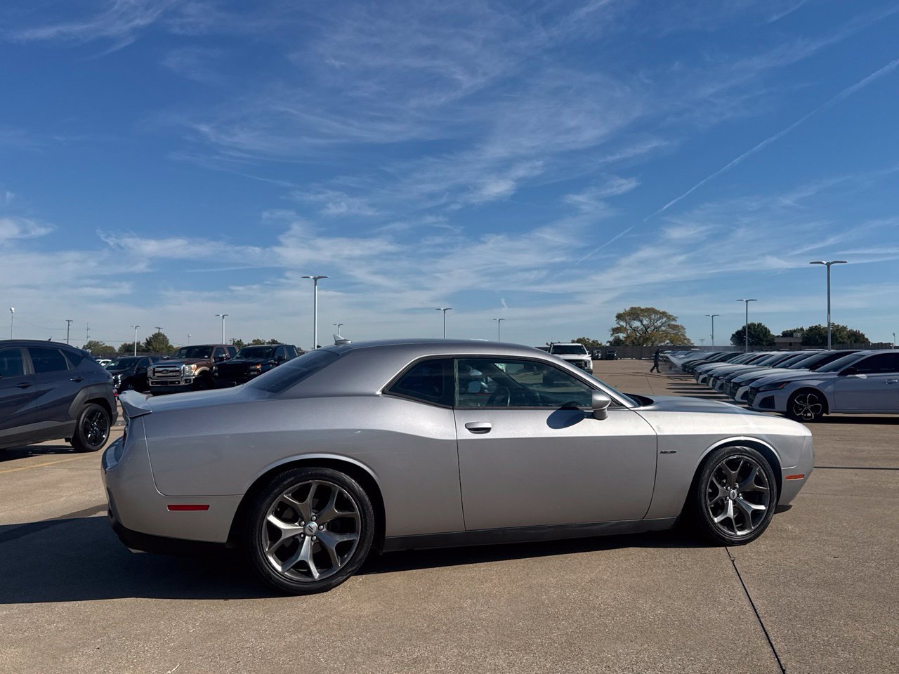 Used 2017 Dodge Challenger R/T w/ Driver Convenience Group RWD image 31