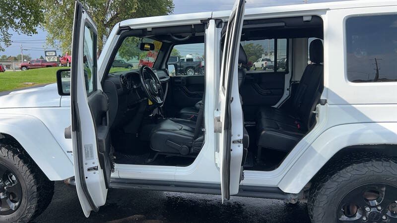 Used 2015 Jeep Wrangler Unlimited Sahara AWD/4WD image 15