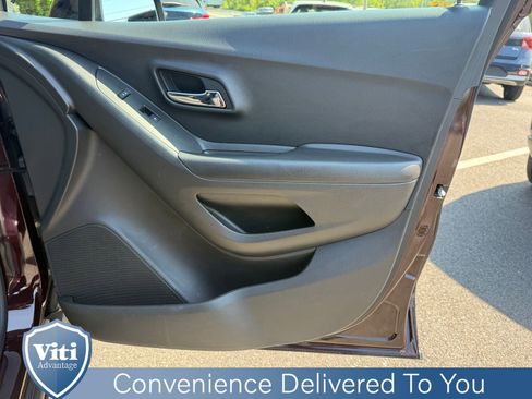 Used 2020 Chevrolet Trax LS w/ Tint and Cruise Package AWD/4WD image 27