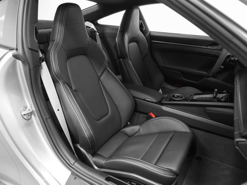 Certified 2026 Porsche 911 Carrera GTS RWD image 29