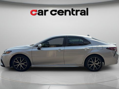 Used 2023 Toyota Camry SE FWD image 2