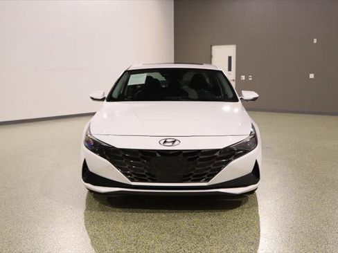 Used 2022 Hyundai Elantra Limited FWD image 2
