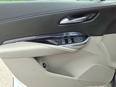 Used 2023 Cadillac XT4 Luxury w/ Cold Weather Package AWD/4WD image 12