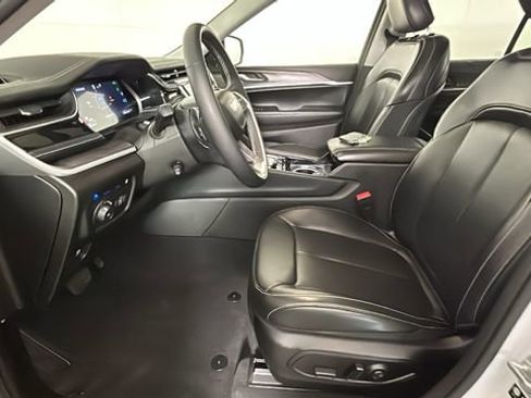 Used 2023 Jeep Grand Cherokee 4WD 4xe w/ Luxury Tech Group II image 12