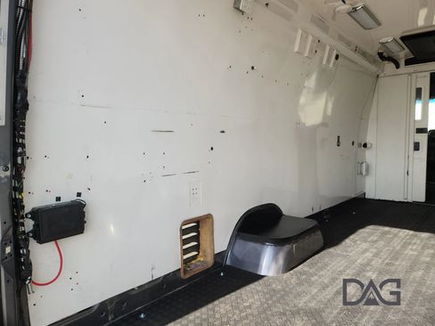 Used 2022 Mercedes-Benz Sprinter 4500 w/ Parking Package image 16