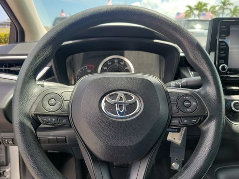 Used 2022 Toyota Corolla LE FWD image 22
