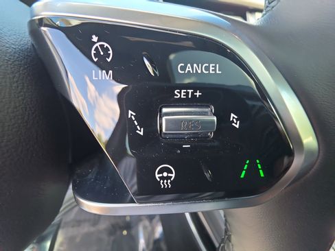Certified 2025 Jaguar F-PACE R-Dynamic S AWD/4WD image 18