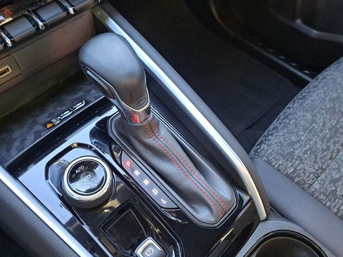 Used 2024 Chevrolet Colorado Z71 w/ Z71 Convenience Package 2 image 27