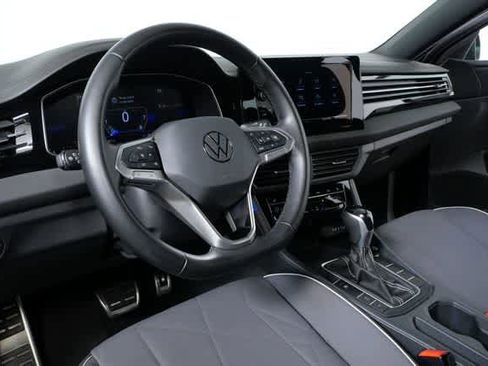 Certified 2025 Volkswagen Jetta Sport image 10