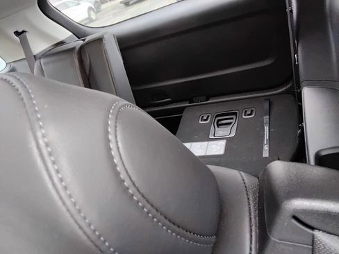 Used 2025 Kia Carnival SX w/ SX Dark Edition Package image 10