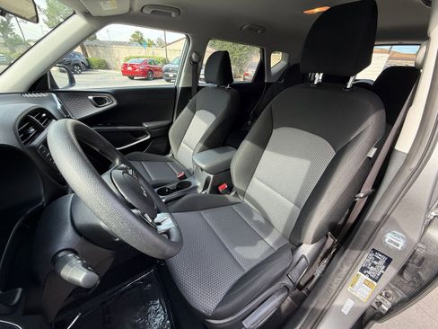 Used 2025 Kia Soul LX w/ LX Technology Package image 32