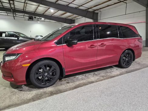 Used 2023 Honda Odyssey Sport image 3