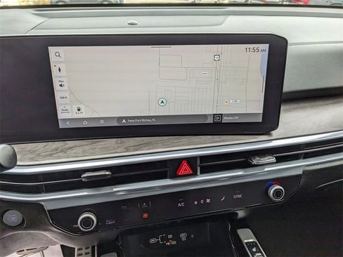 Certified 2024 Kia Sorento SX image 25