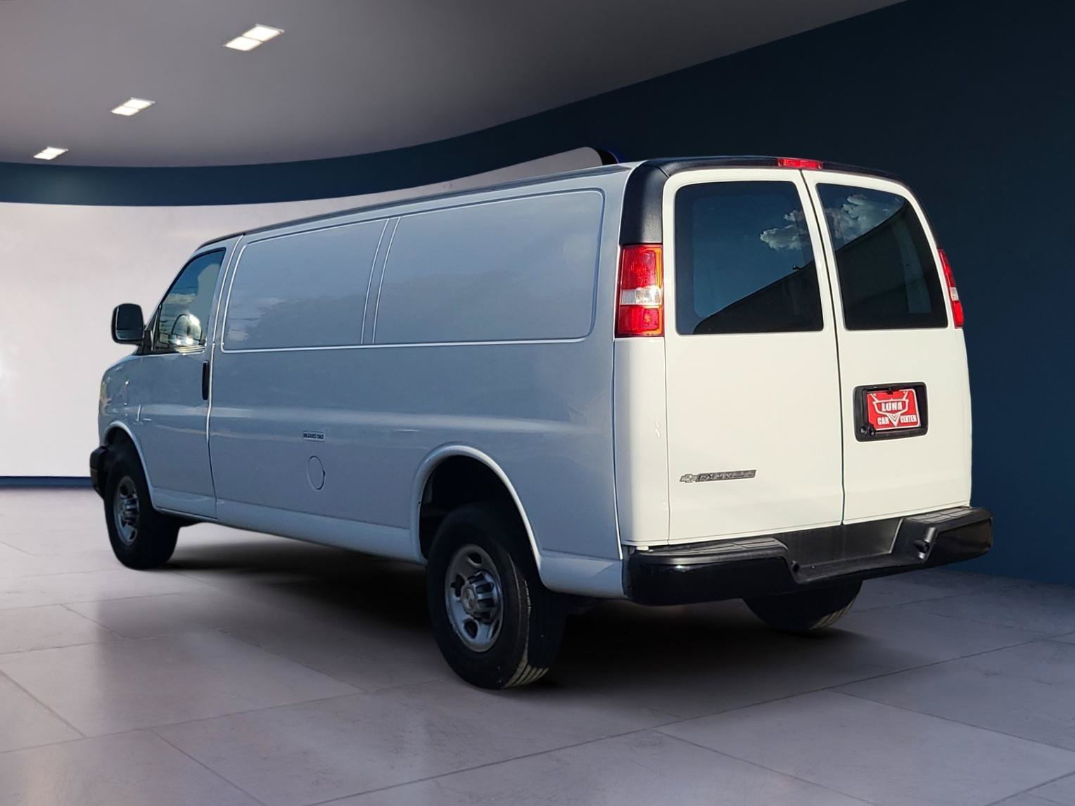Used 2021 Chevrolet Express 2500 Extended w/ Driver Convenience Package RWD image 3