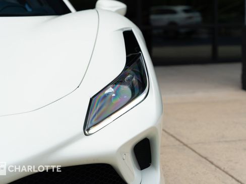 Used 2022 Ferrari F8 Tributo image 6