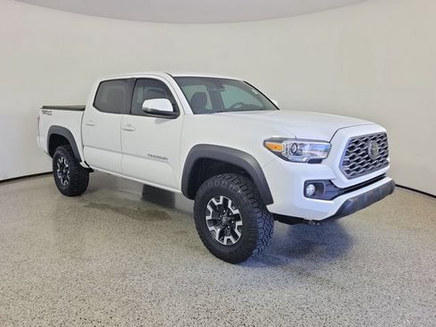 Used 2023 Toyota Tacoma TRD Off-Road w/ Technology Package RWD image 4