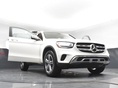 Used 2021 Mercedes-Benz GLC 300 GLC 300 w/ Premium Package image 32